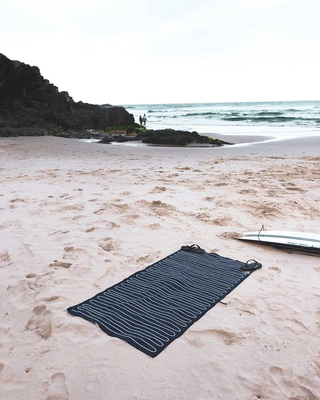 SAND SOCIETY Rippled Sand Free Beach Towel XL